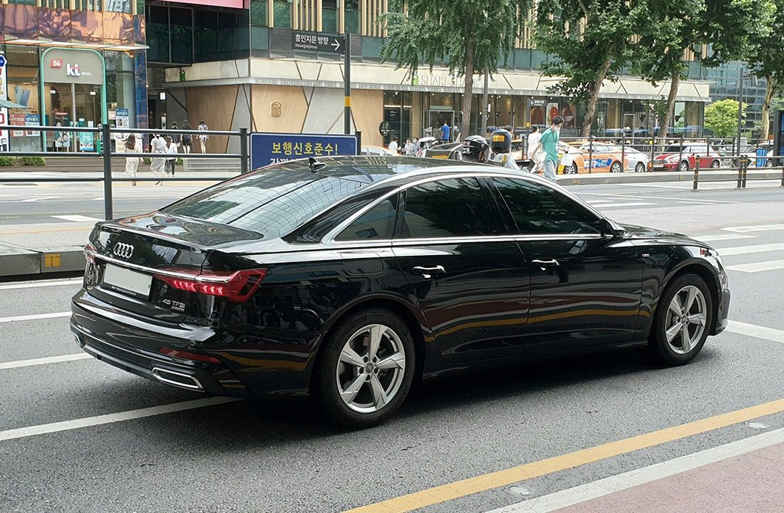 Audi & BMW Sedan Executive Image